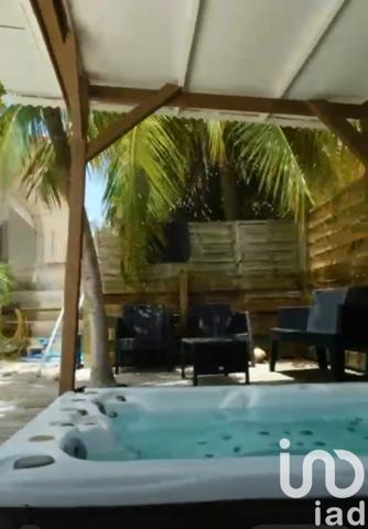 Maison traditionnelle 8 pièces de 170 m² à Sainte-Anne (97227)