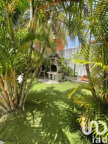 Maison traditionnelle 8 pièces de 170 m² à Sainte-Anne (97227)