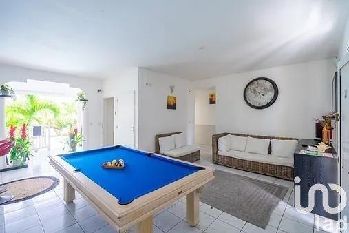 Maison traditionnelle 8 pièces de 170 m² à Sainte-Anne (97227)