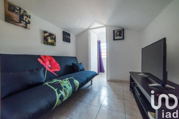 Maison traditionnelle 8 pièces de 170 m² à Sainte-Anne (97227)