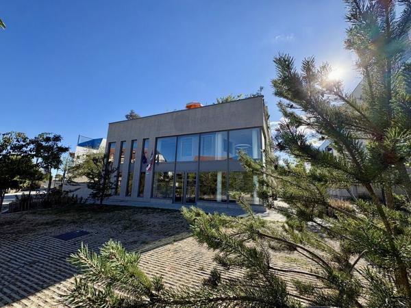 A LOUER - BUREAUX - PORT DU CANAL