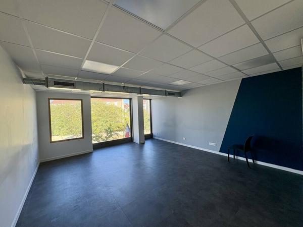 A LOUER - BUREAUX - PORT DU CANAL