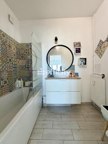 Appartement
         2 pièces
        - 50 m² 193 000 € *