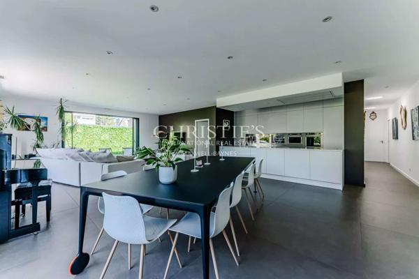 BORDEAUX – ST AUGUSTIN – Maison contemporaine de plain-pied 240m2 – 4 chambres – Jardin – Piscine – Parking