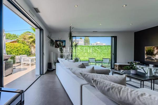 BORDEAUX – ST AUGUSTIN – Maison contemporaine de plain-pied 240m2 – 4 chambres – Jardin – Piscine – Parking