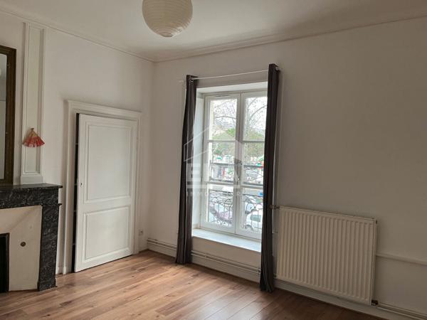 BEL APPARTEMENT DONNANT SUR LE BLOSSAC