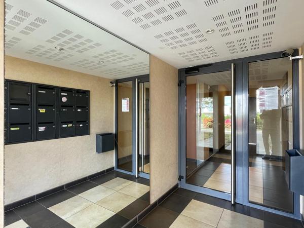 Appartement
         3 pièces
        - 67 m² 179 760 € *