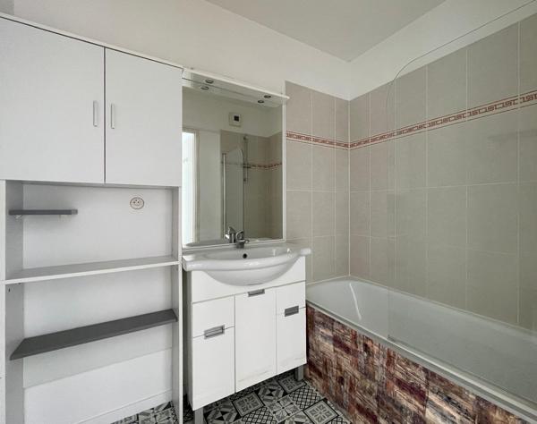 Appartement
         3 pièces
        - 67 m² 179 760 € *