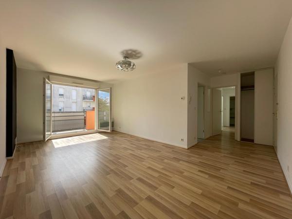Appartement
         3 pièces
        - 67 m² 179 760 € *