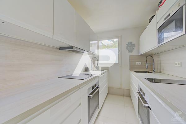Appartement Rueil Malmaison 3 pièce(s) 72.9 m2 579 000 € **  - Référence  18458