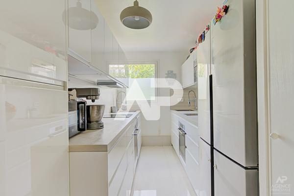 Appartement Rueil Malmaison 3 pièce(s) 72.9 m2 579 000 € **  - Référence  18458