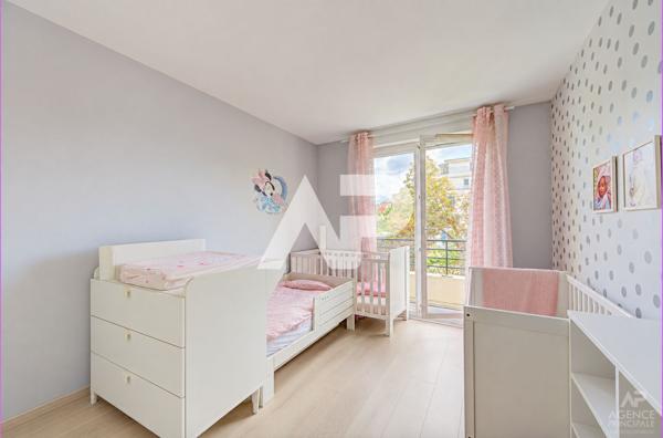 Appartement Rueil Malmaison 3 pièce(s) 72.9 m2 579 000 € **  - Référence  18458