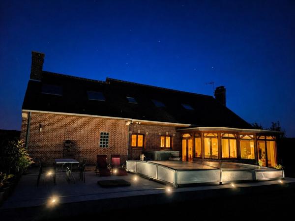 VILLA FAMILIALE INDIVIDUELLE DE PRESTIGE EN SEMI PLAIN-PIED DE 262 M² SUR UNE PARCELLE DE PLUS DE 2 000 M²