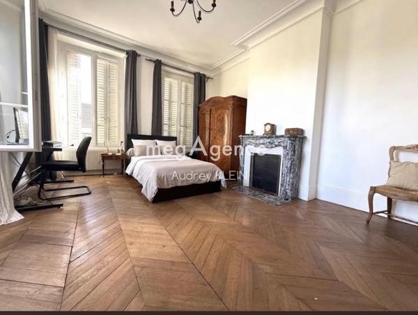 Maison à CANNES-ECLUSE, 77130 - 8 pièces 226m²