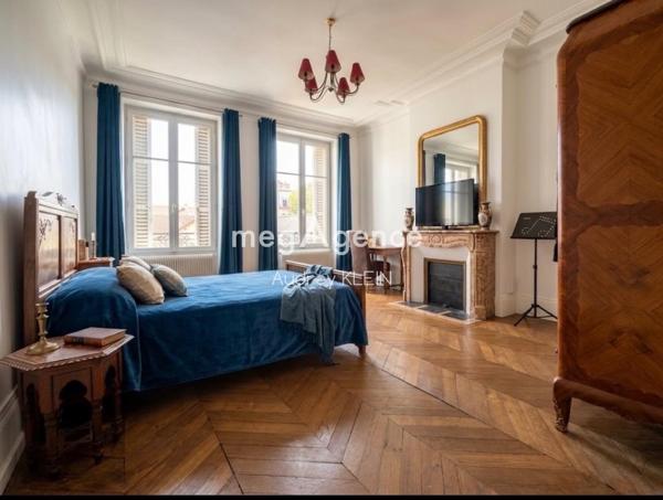 Maison à CANNES-ECLUSE, 77130 - 8 pièces 226m²