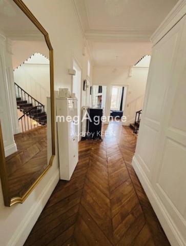 Maison à CANNES-ECLUSE, 77130 - 8 pièces 226m²