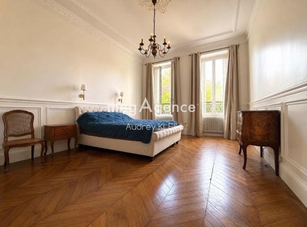 Maison à CANNES-ECLUSE, 77130 - 8 pièces 226m²