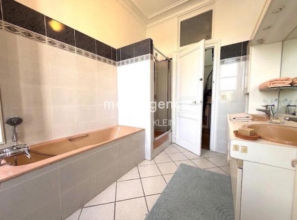Maison à CANNES-ECLUSE, 77130 - 8 pièces 226m²