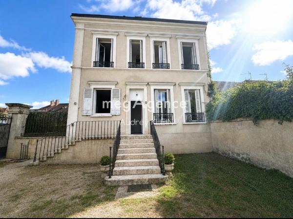 Maison à CANNES-ECLUSE, 77130 - 8 pièces 226m²