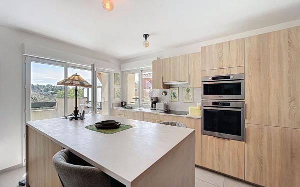 Appartement à vendre    4 pièces • 104 m2 Antibes