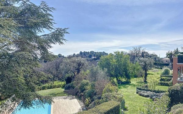 Appartement à vendre    4 pièces • 104 m2 Antibes
