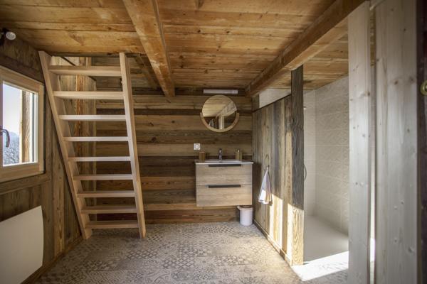 Verchaix (74440) Propriété d’exception 430 m² rénovée, vue montagnes, 17 000 m² en zone naturelle, proche Grand Massif