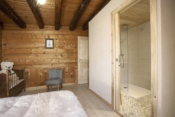 Verchaix (74440) Propriété d’exception 430 m² rénovée, vue montagnes, 17 000 m² en zone naturelle, proche Grand Massif