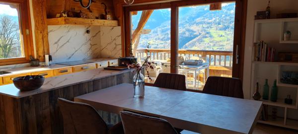 Verchaix (74440) Propriété d’exception 430 m² rénovée, vue montagnes, 17 000 m² en zone naturelle, proche Grand Massif