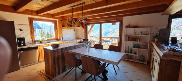 Verchaix (74440) Propriété d’exception 430 m² rénovée, vue montagnes, 17 000 m² en zone naturelle, proche Grand Massif