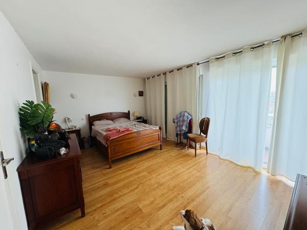 Appartement 3 chambres, un parking place d'Armes