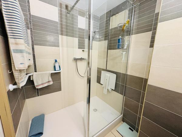 Appartement 3 chambres, un parking place d'Armes