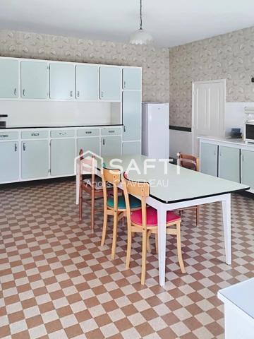 FERMETTE DE CARACTÈRE