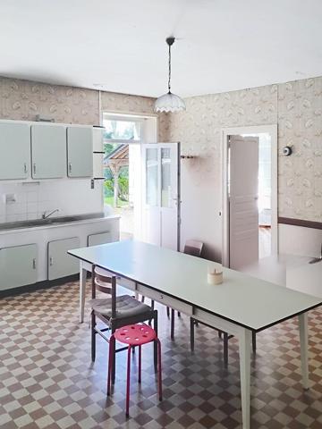 FERMETTE DE CARACTÈRE