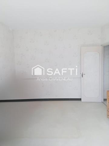 FERMETTE DE CARACTÈRE