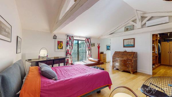 DOMAINE DE PRESTIGE XIXème ENTIÈREMENT RESTAURE SUR 10 Ha