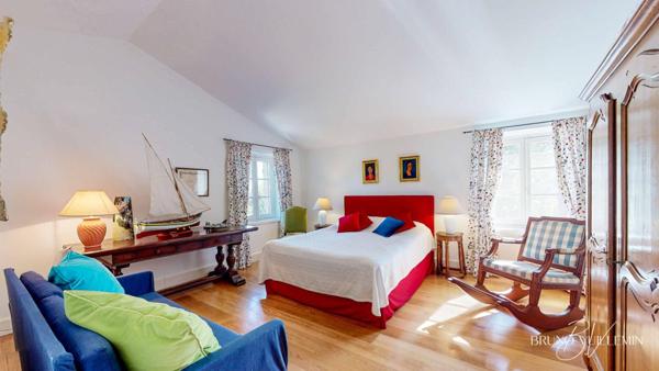 DOMAINE DE PRESTIGE XIXème ENTIÈREMENT RESTAURE SUR 10 Ha