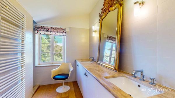 DOMAINE DE PRESTIGE XIXème ENTIÈREMENT RESTAURE SUR 10 Ha