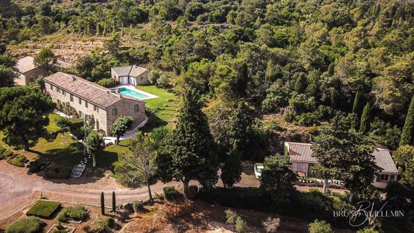 DOMAINE DE PRESTIGE XIXème ENTIÈREMENT RESTAURE SUR 10 Ha