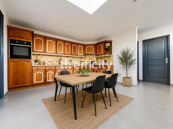 Maison
         4 pièces
        - 96 m² 249 000 € *