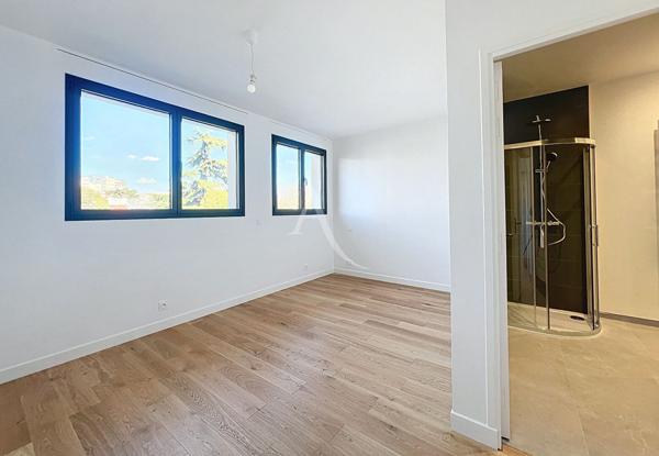 Suresnes - Appartement d'architecte- 95m² - Terrasse - Place de stationnement en sus - Prestations ***