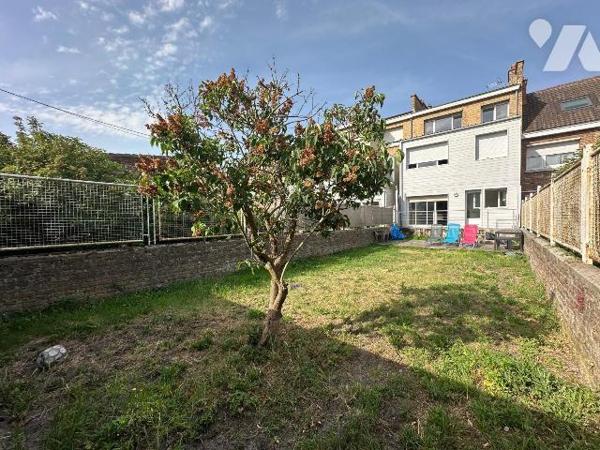 Venez découvrir ce bel appartement T2 de 50,40 m² (loi Carrez), situé en rez-de-chaussée d'un i...