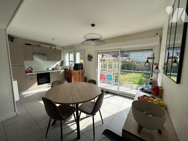 Venez découvrir ce bel appartement T2 de 50,40 m² (loi Carrez), situé en rez-de-chaussée d'un i...