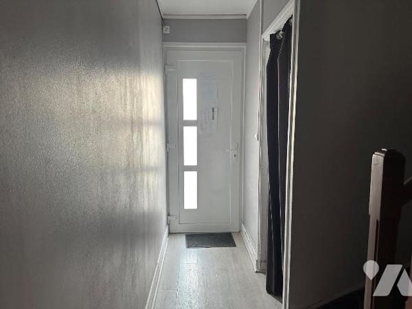 Venez découvrir ce bel appartement T2 de 50,40 m² (loi Carrez), situé en rez-de-chaussée d'un i...