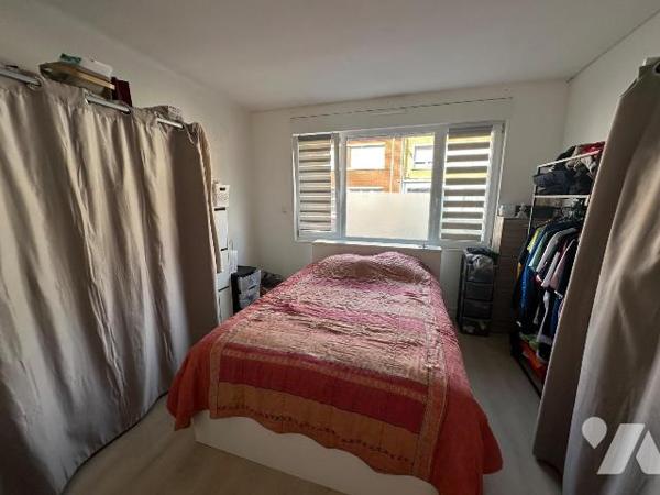 Venez découvrir ce bel appartement T2 de 50,40 m² (loi Carrez), situé en rez-de-chaussée d'un i...