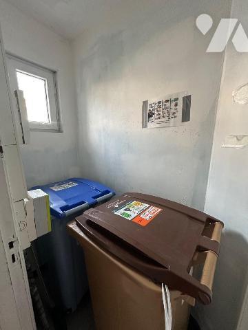 Venez découvrir ce bel appartement T2 de 50,40 m² (loi Carrez), situé en rez-de-chaussée d'un i...
