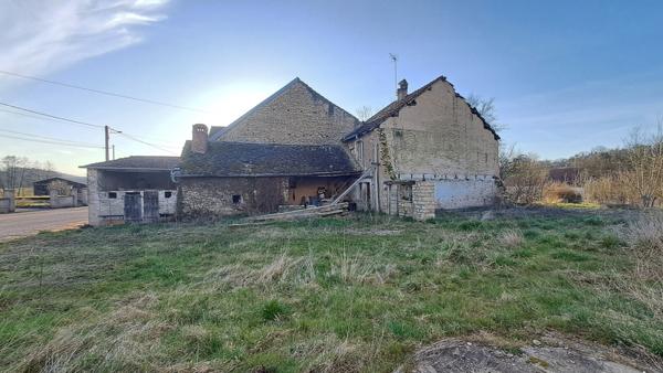 A SAISIR, maison à rénover sur 27 ares de terrain !