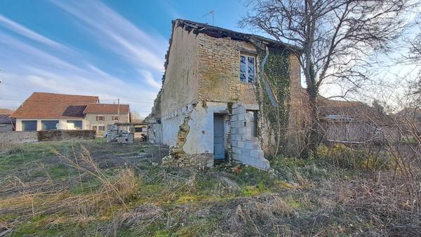 A SAISIR, maison à rénover sur 27 ares de terrain !