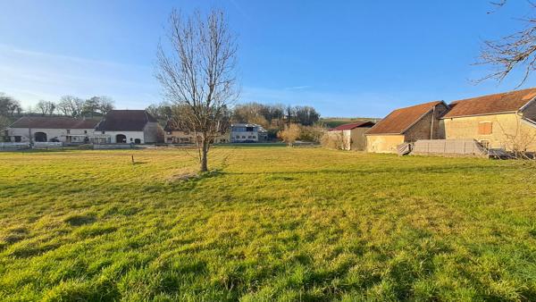 A SAISIR, maison à rénover sur 27 ares de terrain !