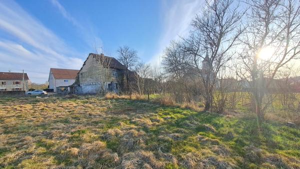 A SAISIR, maison à rénover sur 27 ares de terrain !