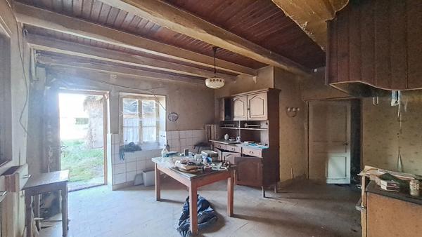 A SAISIR, maison à rénover sur 27 ares de terrain !